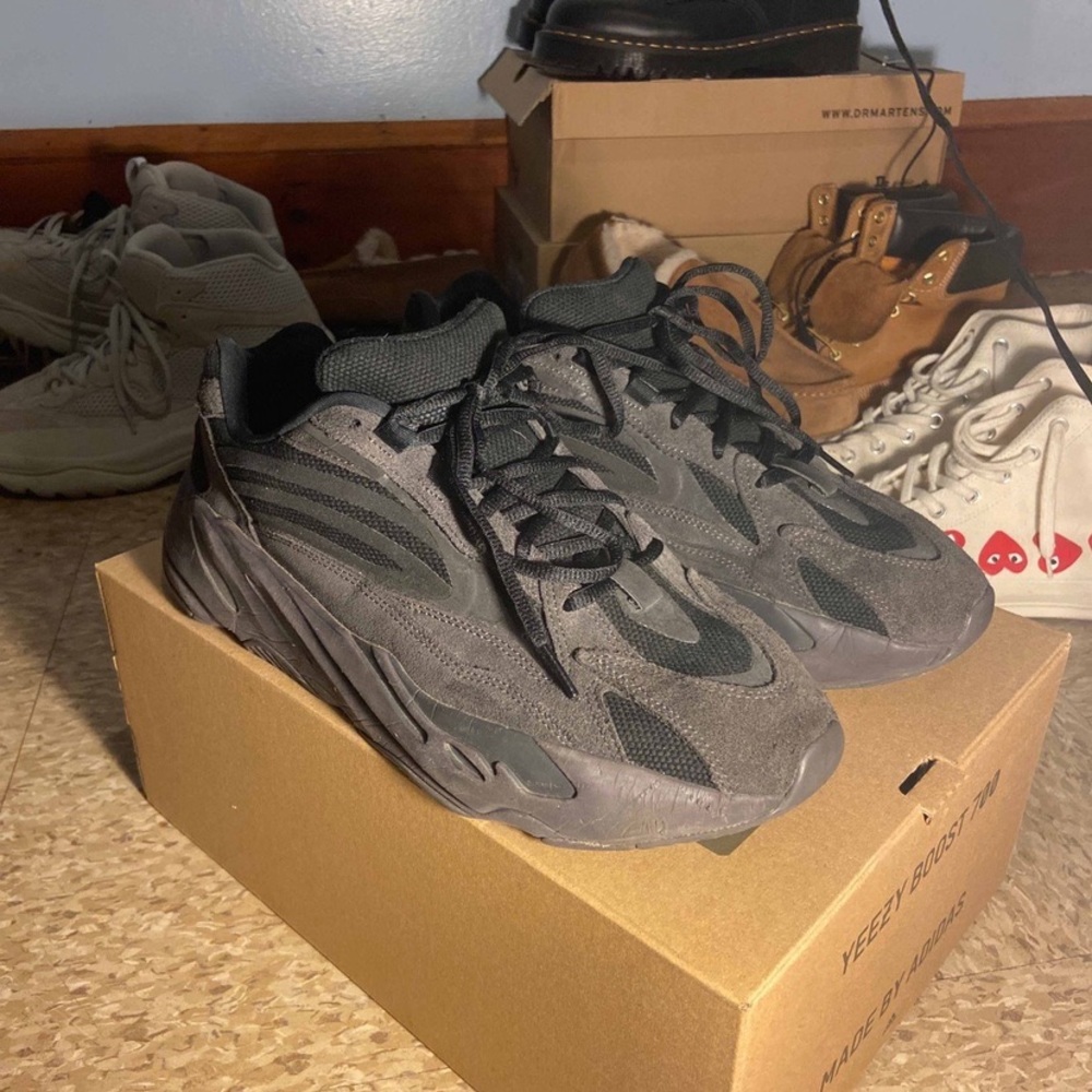 Yeezy 700 V2 Vanta